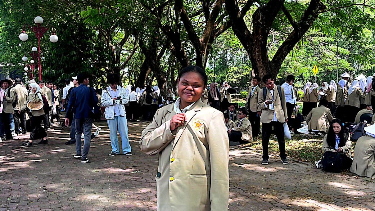 Yudiselis Insowi Kurni merupakan putri daerah Papua yang berhasil meraih mimpi menjadi mahasiswa baru di Universitas Gadjah Mada, tepatnya di Prodi Ilmu Keperawatan FK-KMK UGM