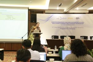 FK-KMK UGM menyelenggarakan The 15th Asia-Pacific Conference of Human Genomics (APCHG) 2025 bertema “Equitable Future in Genomic Medicine: Innovation Leapfrogging, and Advancing Technologies of Humanity” pada Selasa-Sabtu, 4-8 November 2025. Kegiatan ini merupakan workshop ilmiah di bidang human genomics yang diselenggarakan dengan berkolaborasi bersama Dinas Kesehatan Provinsi Daerah Istimewa Yogyakarta, Kolegium Bedah Anak Indonesia, Indonesia Society of Human Genetics (InaSHG), Indonesian Society of Genetic Counselors (ISGC), Asia Pacific Society of Human Genetics, dan Kementerian Kesehatan Republik Indonesia (Kemenkes). Bertempat di Ruang Workshop Hotel Alana dan Convention Center Yogyakarta, kegiatan ini dihadiri oleh 60 peserta yang terdiri atas dokter, residen, dan mahasiswa di beberapa negara Asia-Pasifik.